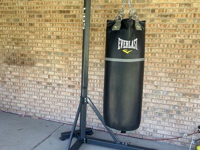 Everlast heavy punch bag and stand