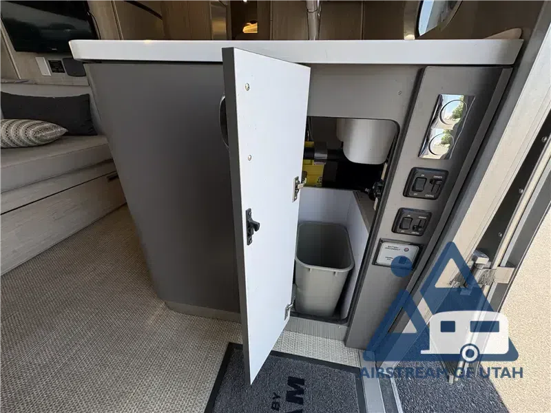 Main image 44