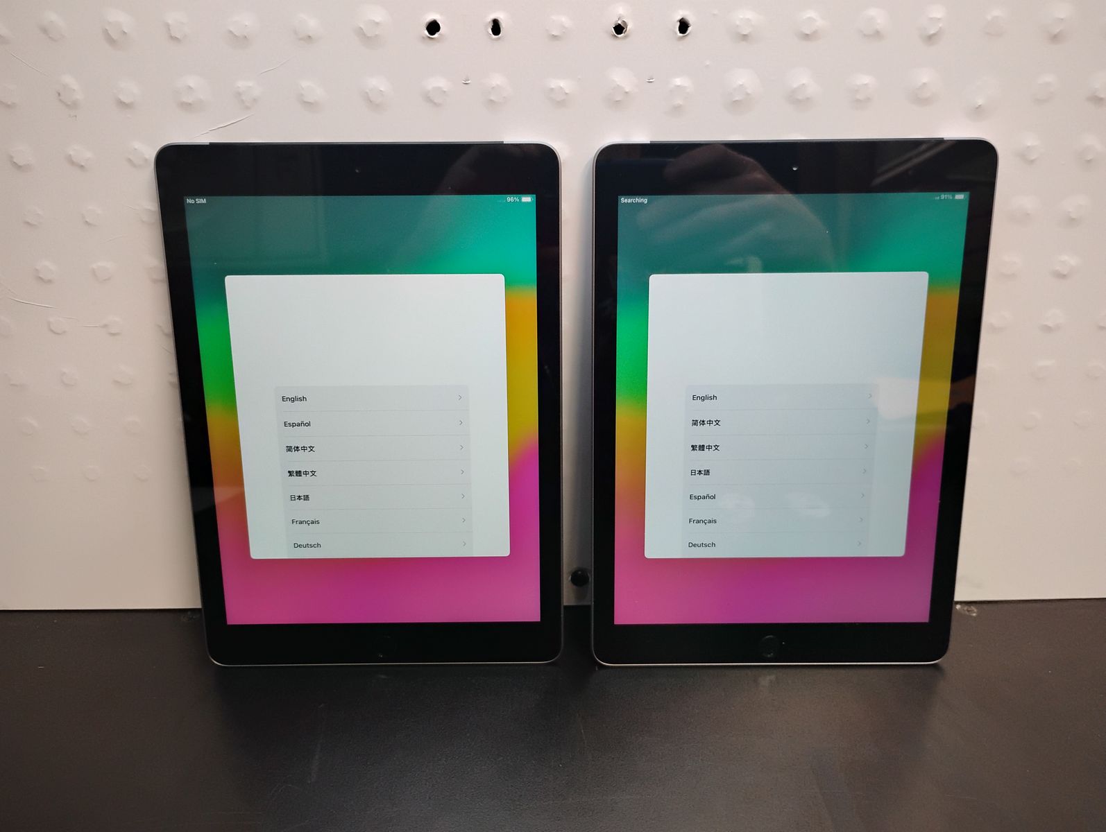 Apple iPad model A2200 is the iPad 7th Generation UNLOCKED Wi-Fi + Cellular, US/Canada model
