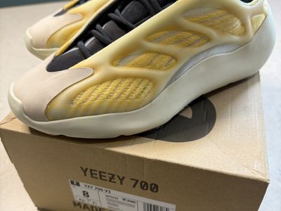Size 8 - Adidas Men Yeezy 700 V3 Mono Safflower HP 5425 Low Top Sneakers w/ Box