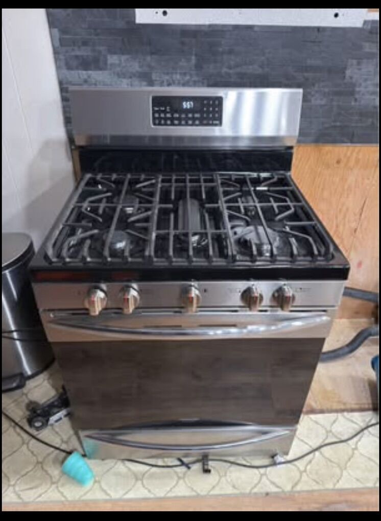 Frigidaire Gallery 30” Air Fry Gas Range