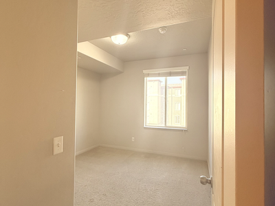 Female Private Bed & Bath in 2bed/2 bath Apartment