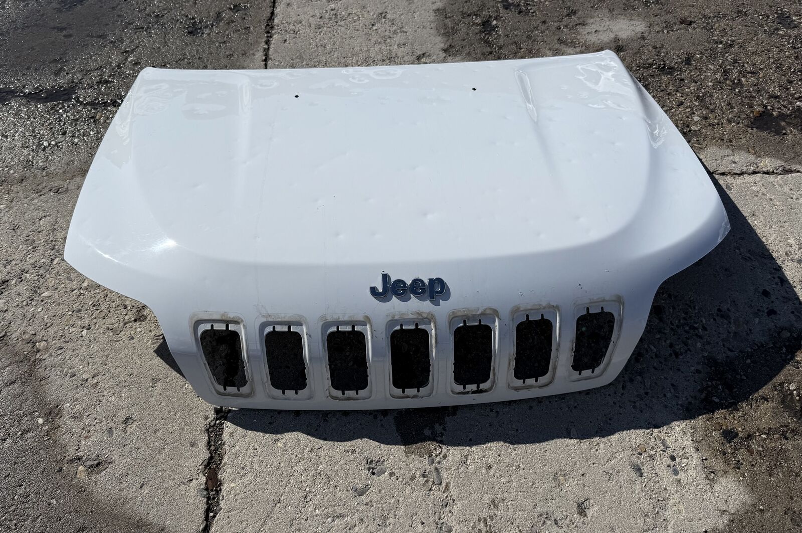 2019-2023 Jeep Cherokee Hood