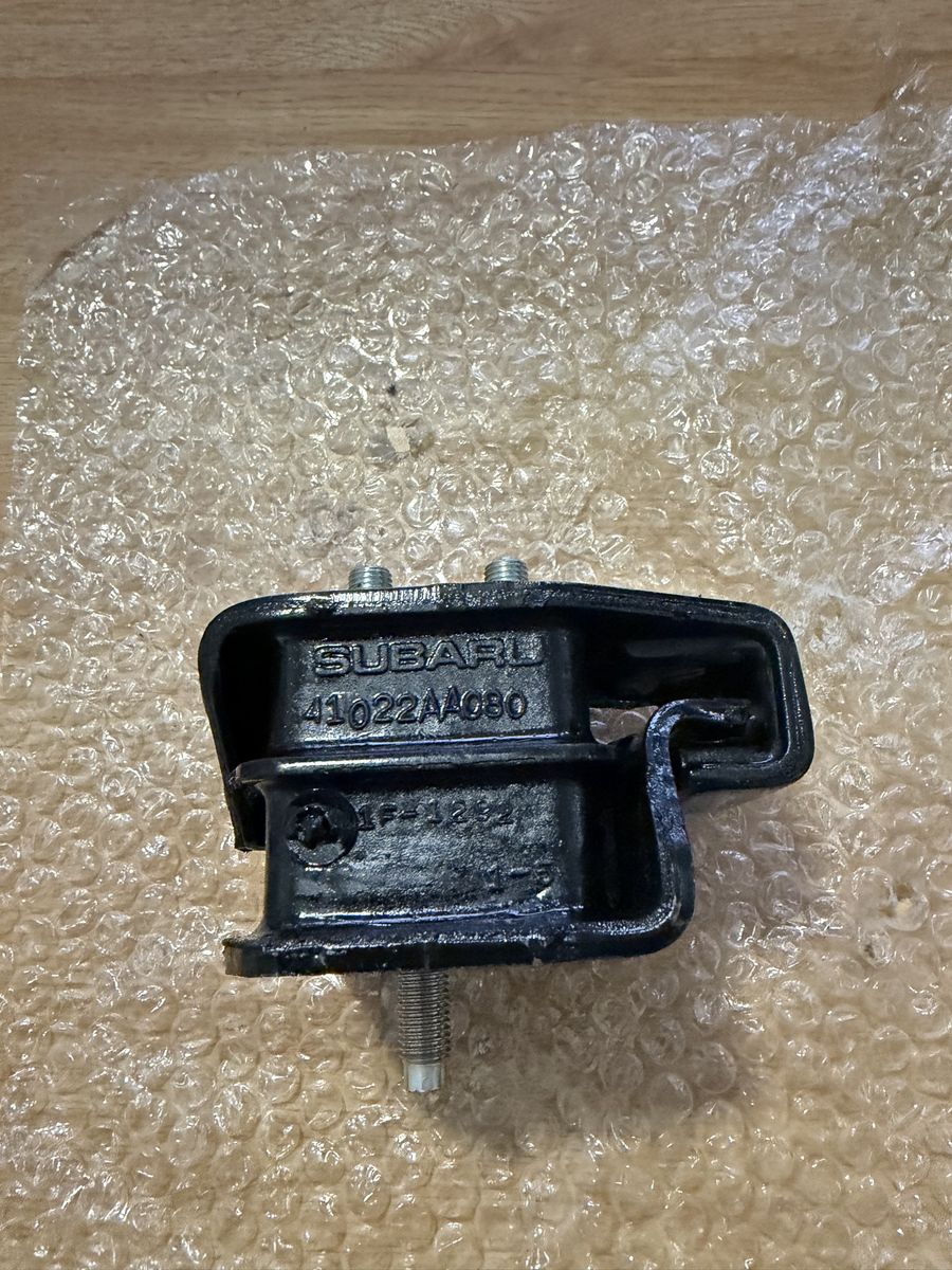 Subaru torque Strut mount