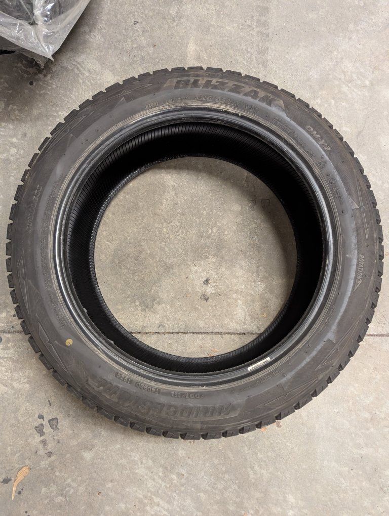 Blizzak DM-V2 Winter Tires; 225/55R19 99T BW