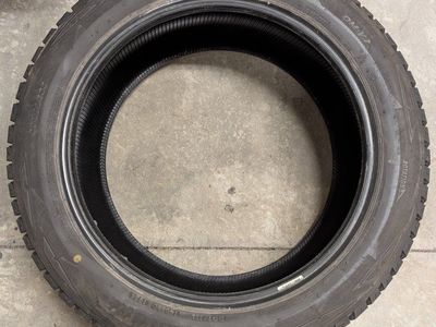 Blizzak DM-V2 Winter Tires; 225/55R19 99T BW