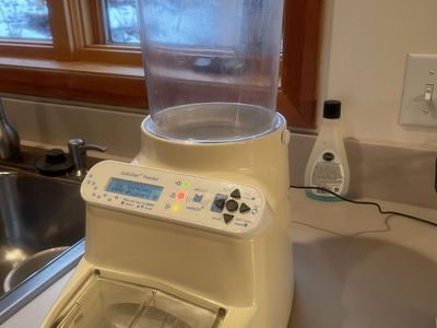 Wireless Whiskers Pet Feeder