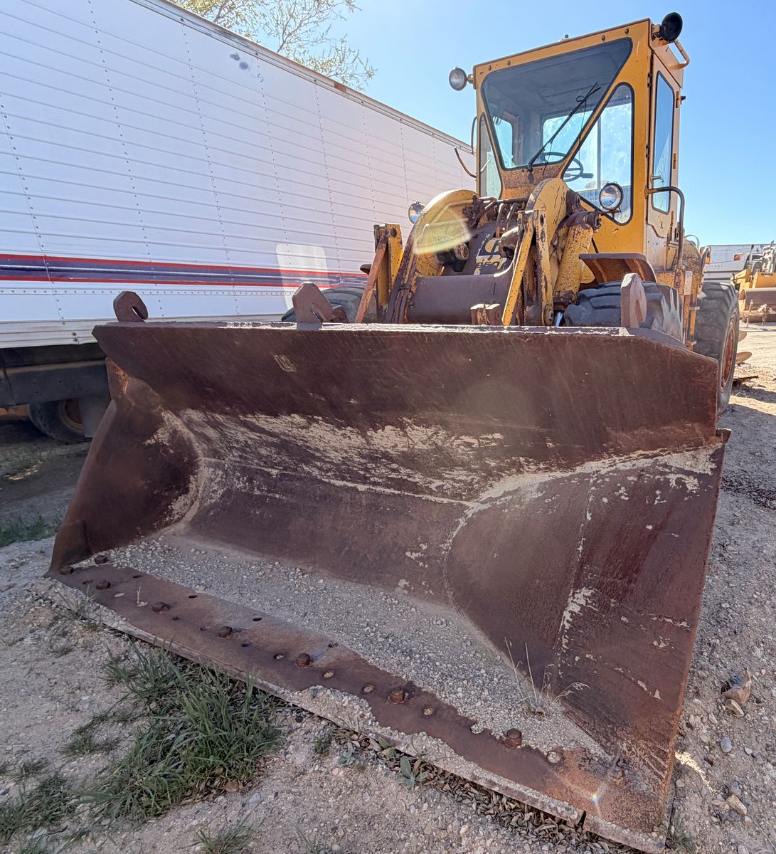 Cat 950 Loader with side dump trench bucket