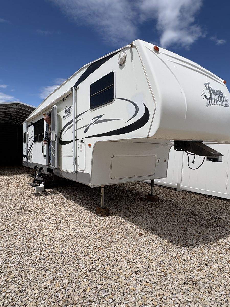 2006 jazz fifth-wheeler trailer