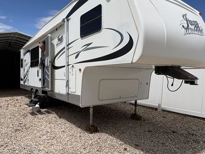 2006 jazz fifth-wheeler trailer
