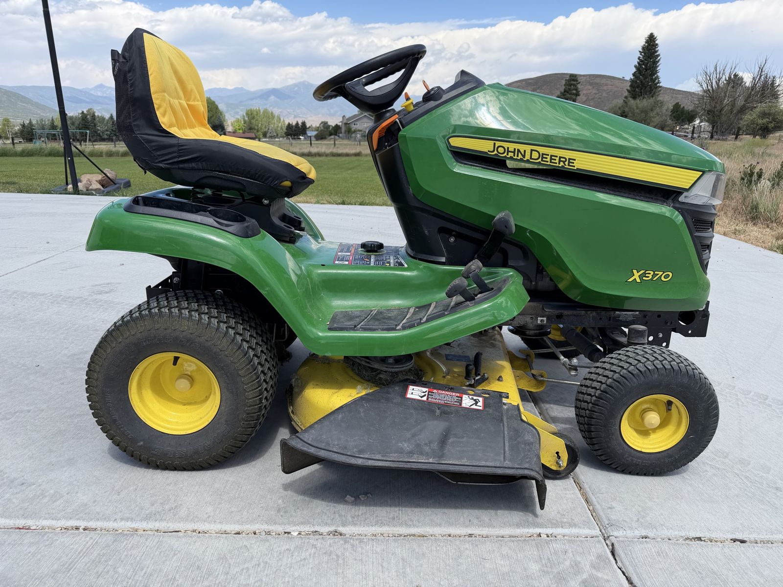 John Deere X370 • ONLY 185 Hours • Garage Kept