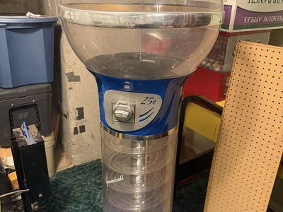 Giant spiral gumball machine