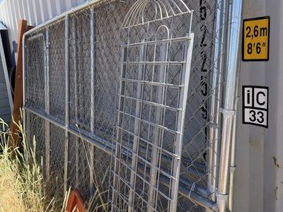 Chain link dog kennel