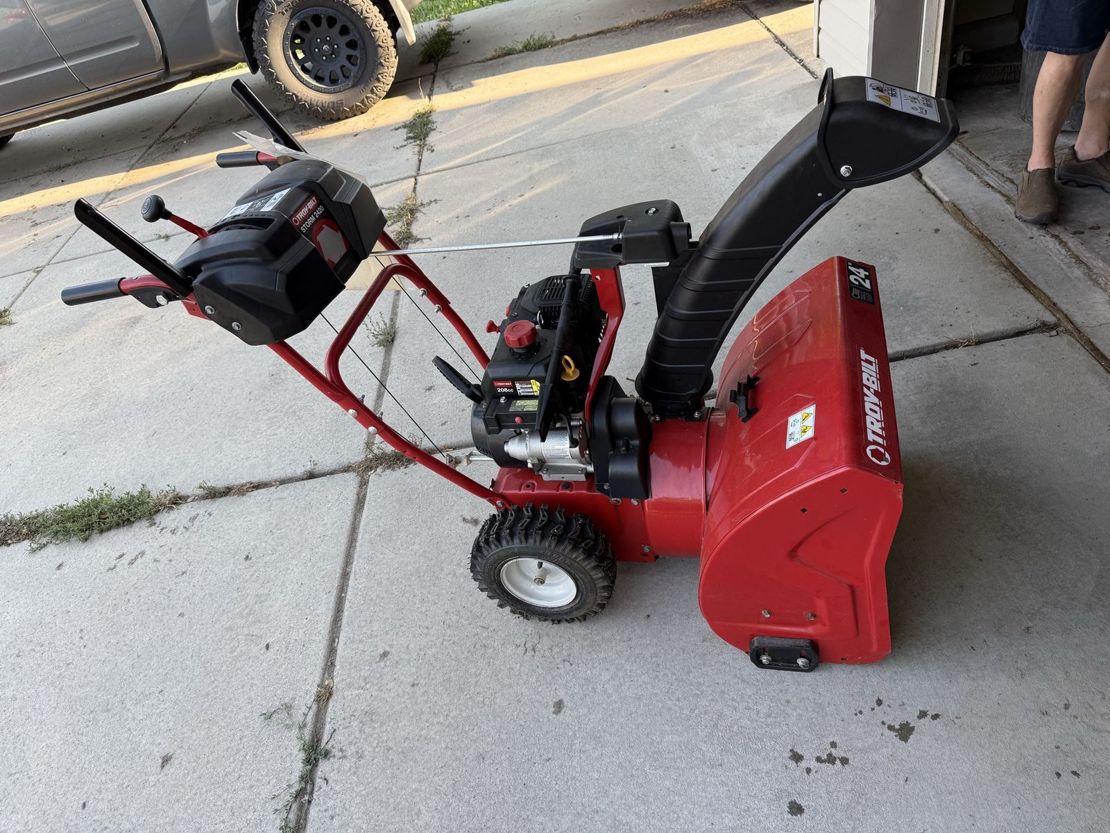 Troy-Bilt Storm 2420 24-Inch 208cc Two-Stage Gas Snow Blower