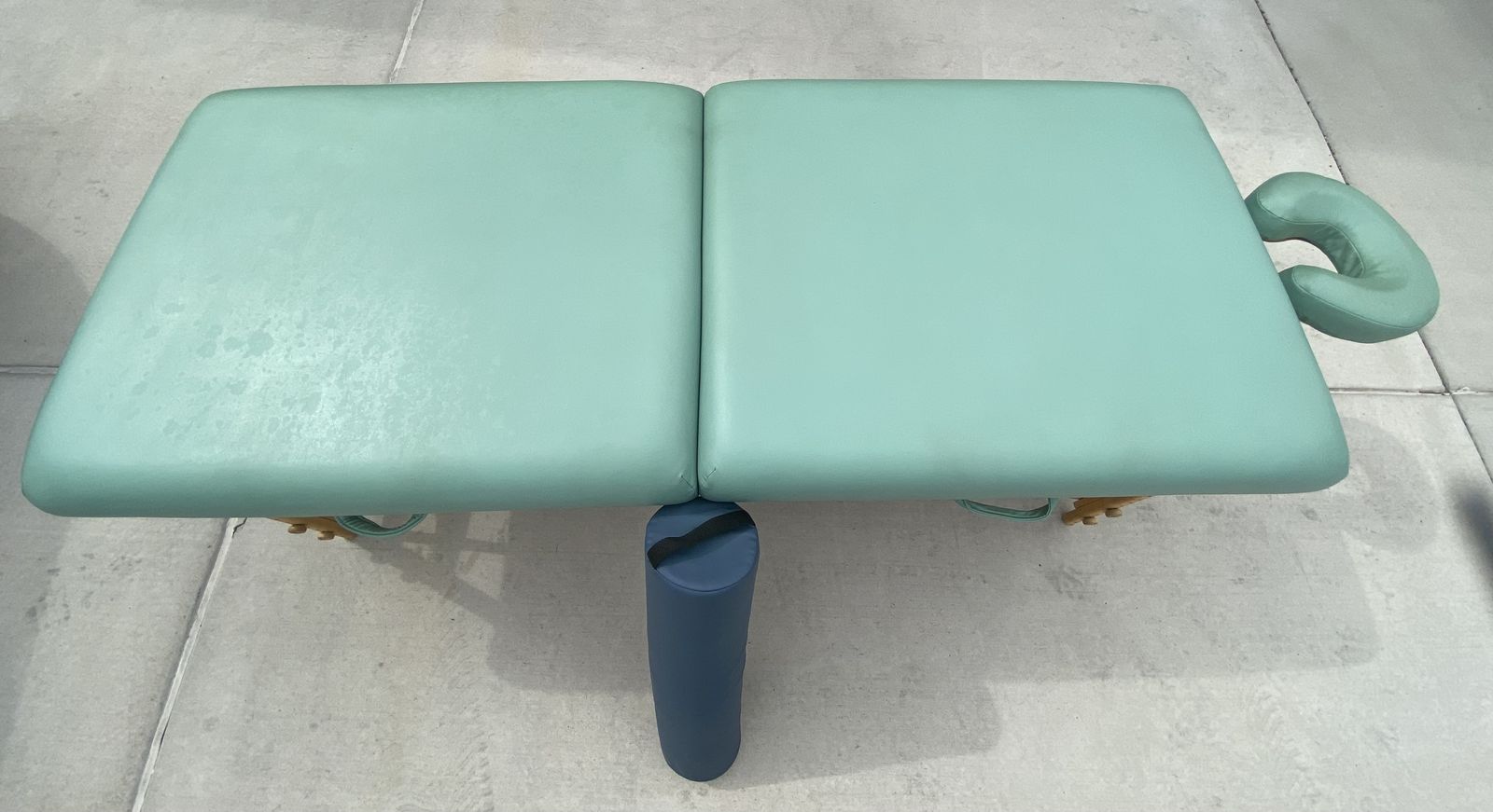 folding massage table