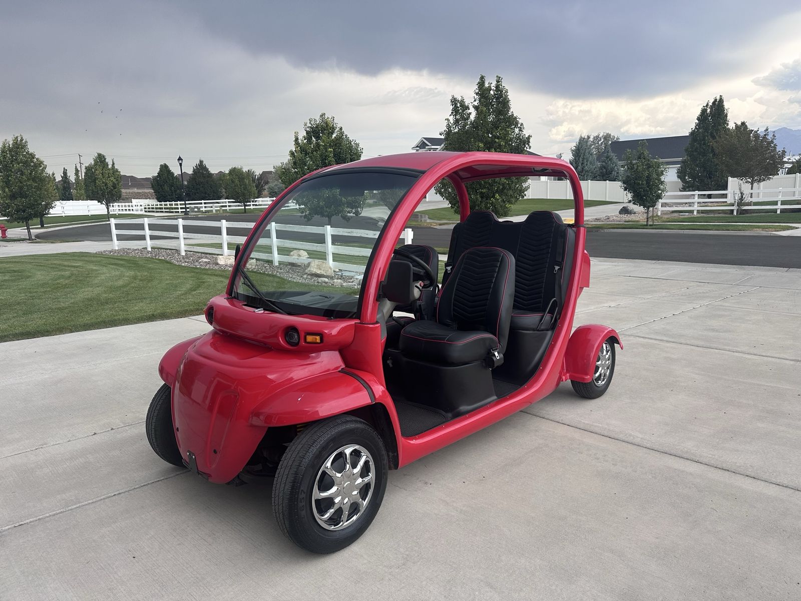 2009 GEM e4 – Street-Legal Electric Vehicle