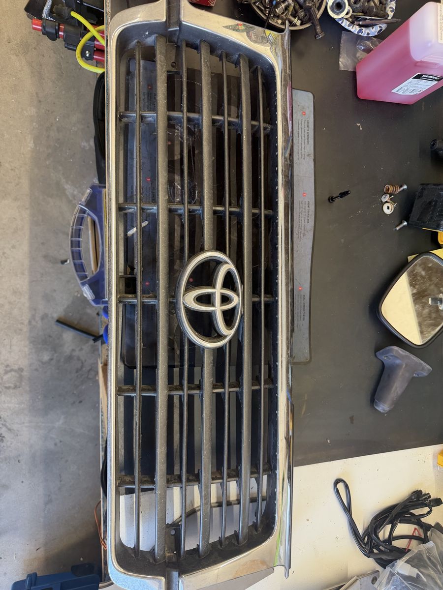 TOYOTA LAND CRUISER FZJ80 FRONT GRILL, 1995-1997. 80 SERIES CRUISER