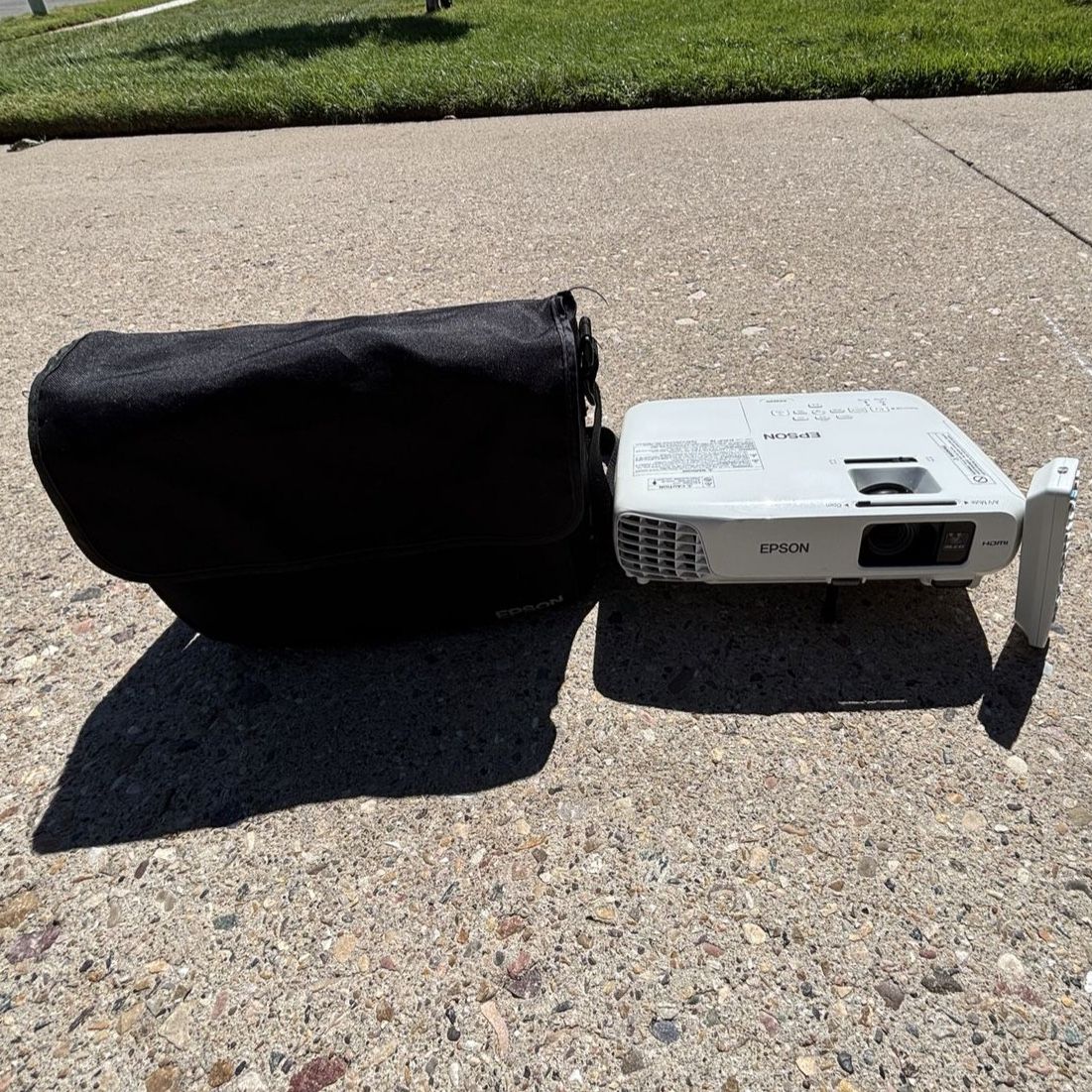 Epson EX3220 3LCD HDMI projector 3000 LUMENS