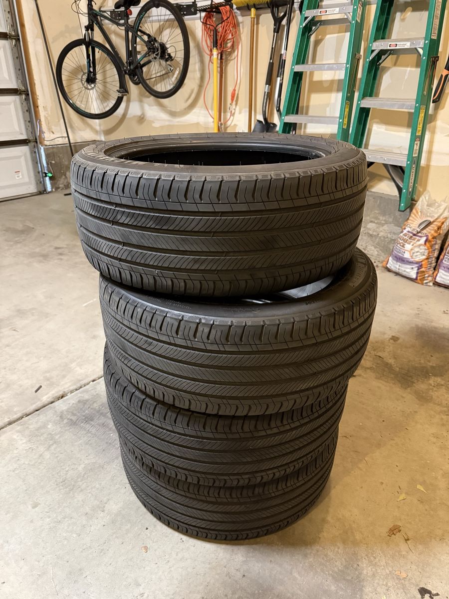 Set of Michelin Primacy A/S Tires. 245 / 45 R19