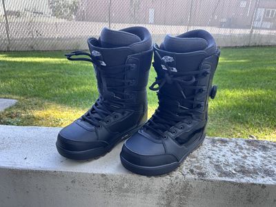 Vans Invado V2 snow board boots size 10 - Men's Black, Boa Coiler, V2 UltraCush Liner