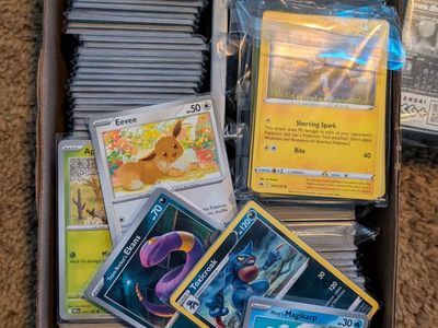 Pokemon Lot 2,500 + Cards