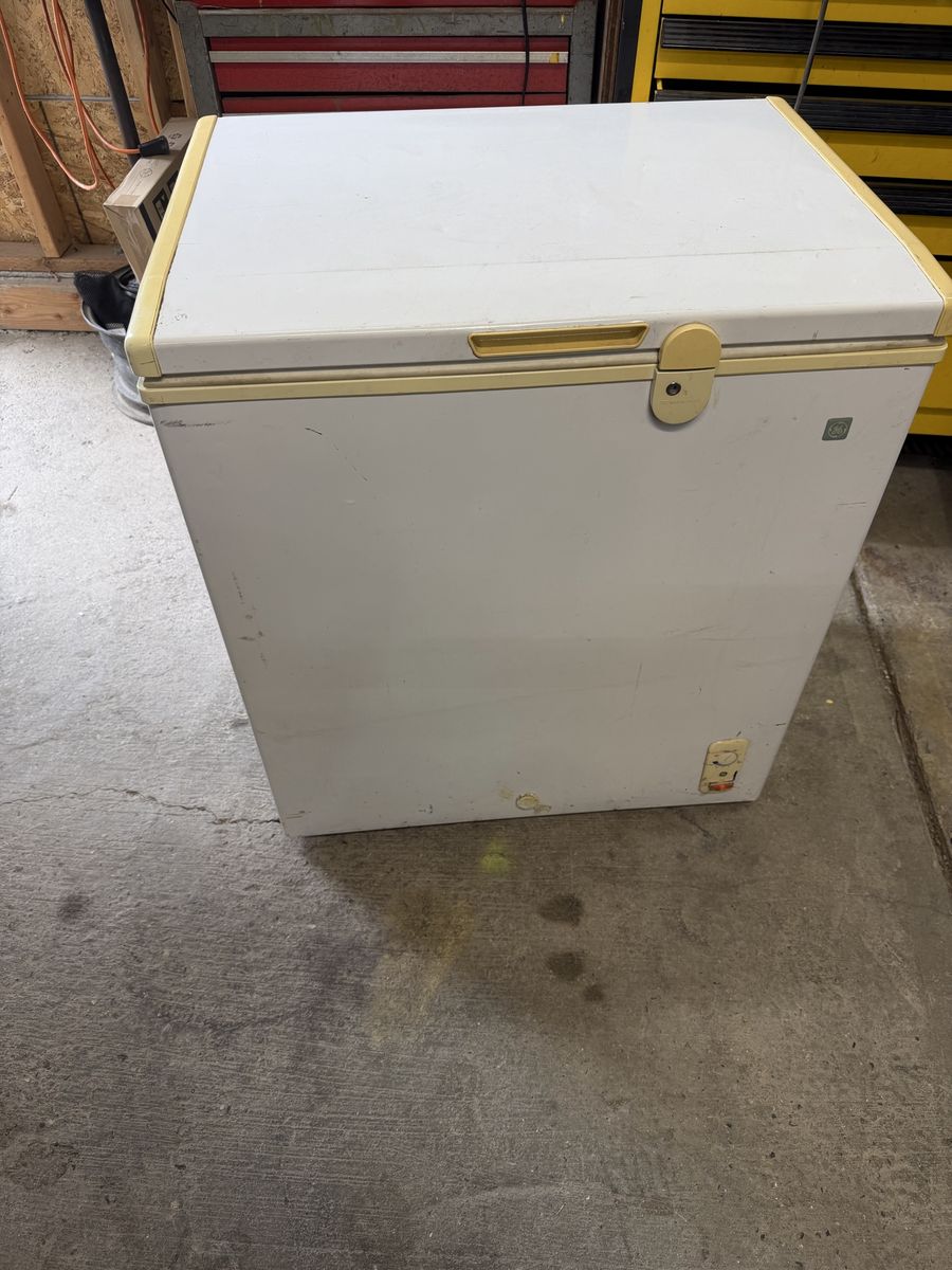 GE Chest Freezer White Used