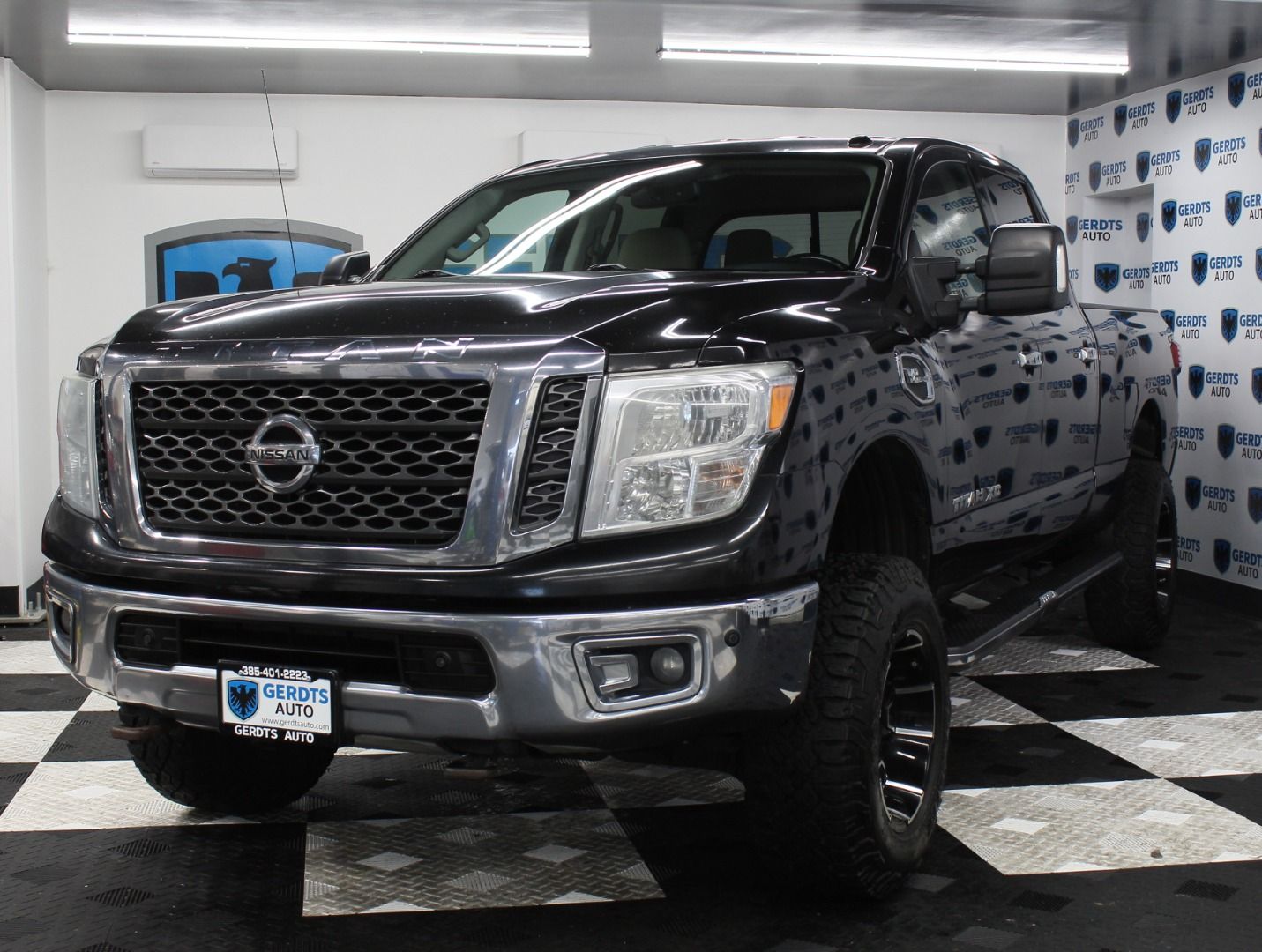 2016 NISSAN TITAN XD SV