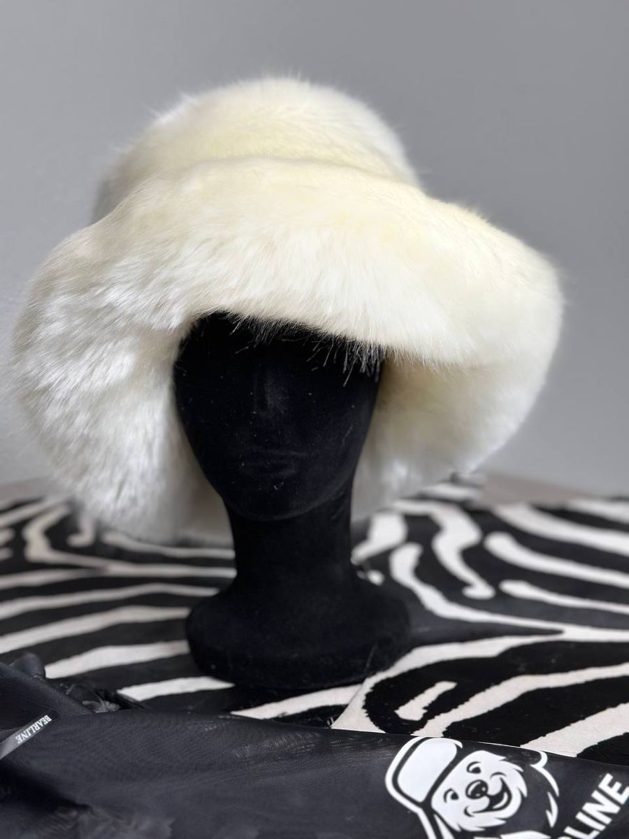 BEARLINE White Oversized Faux Fur Bucket Hat with Dust Bag
