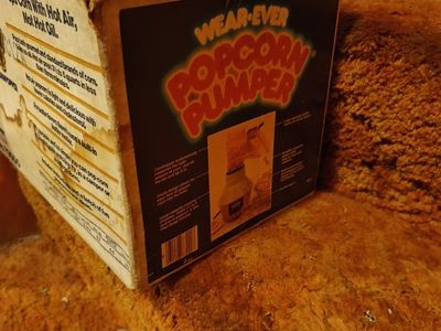 Vintage Wear-Ever Popcorn Pumper Hot Air Popper in Original Box