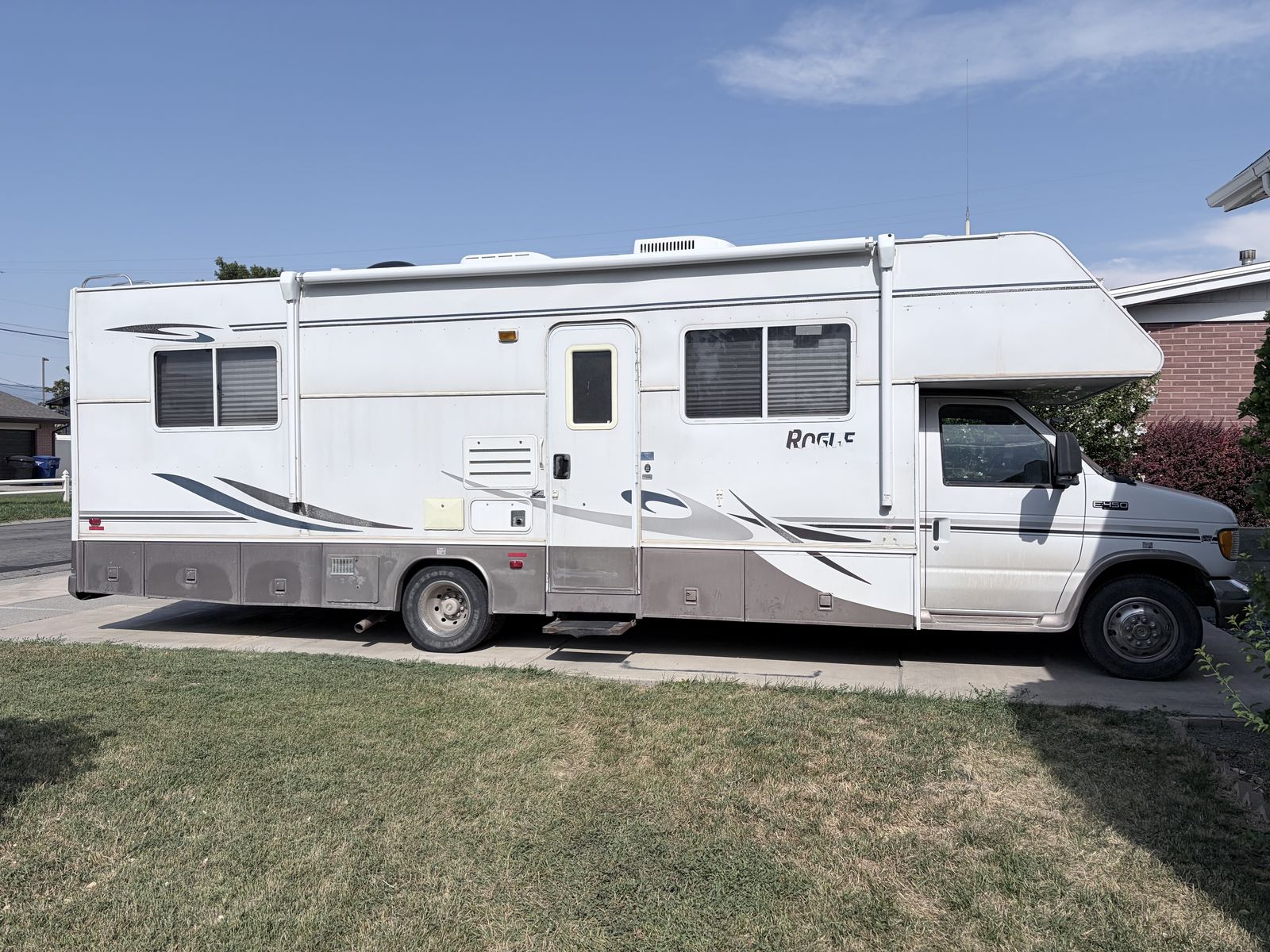 2001 Ford Class C Motorhome E-450 $16,000