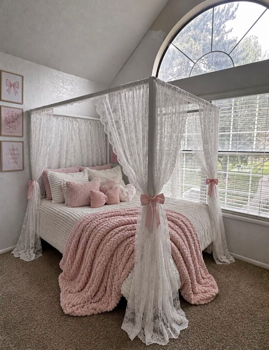 Canopy bed