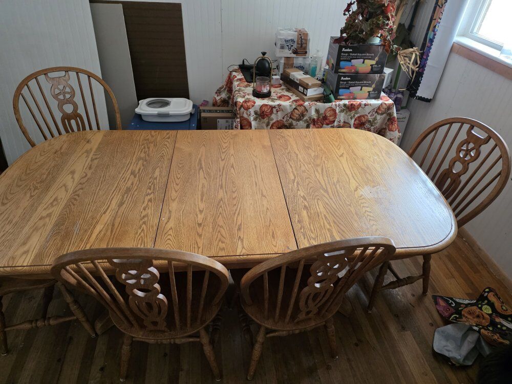 Solid Wood dining table 3 leaf 5 chairs