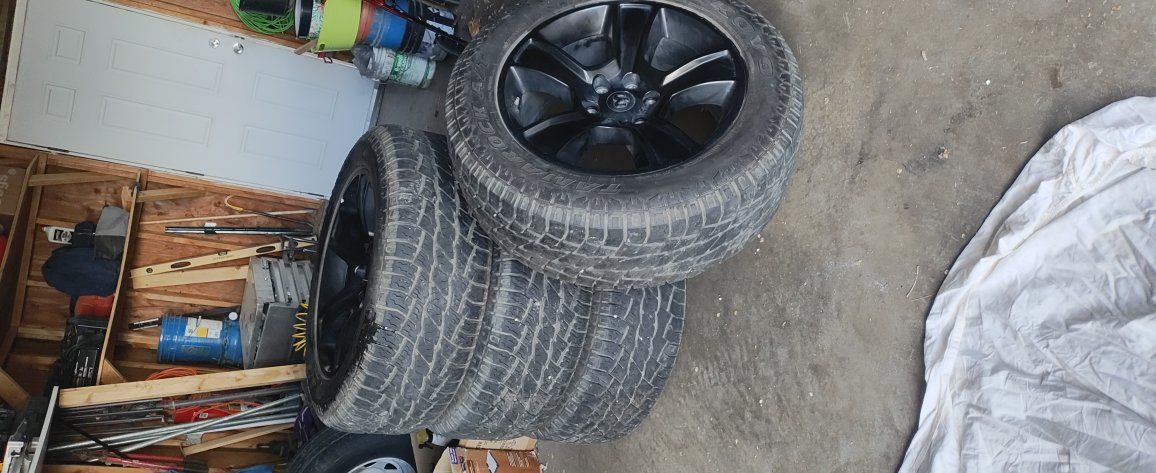 Dodge stock tires & wheels