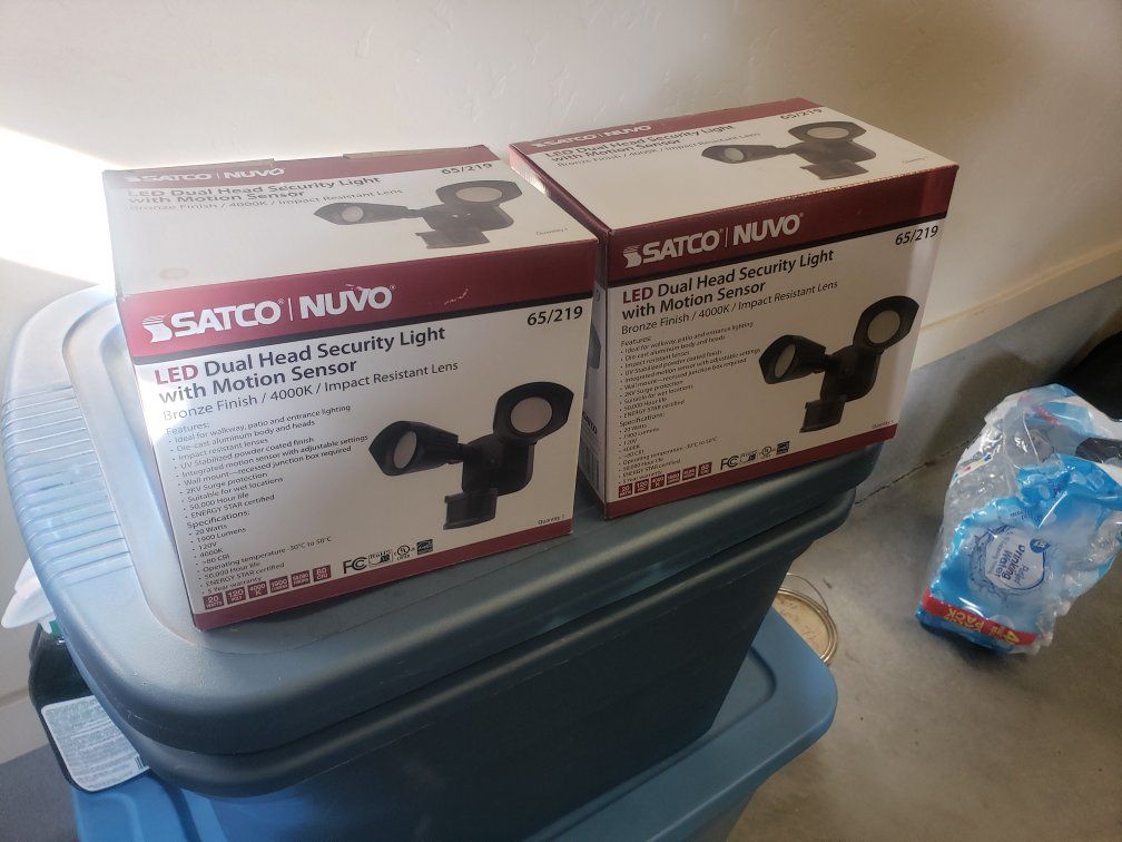 Led security flood light