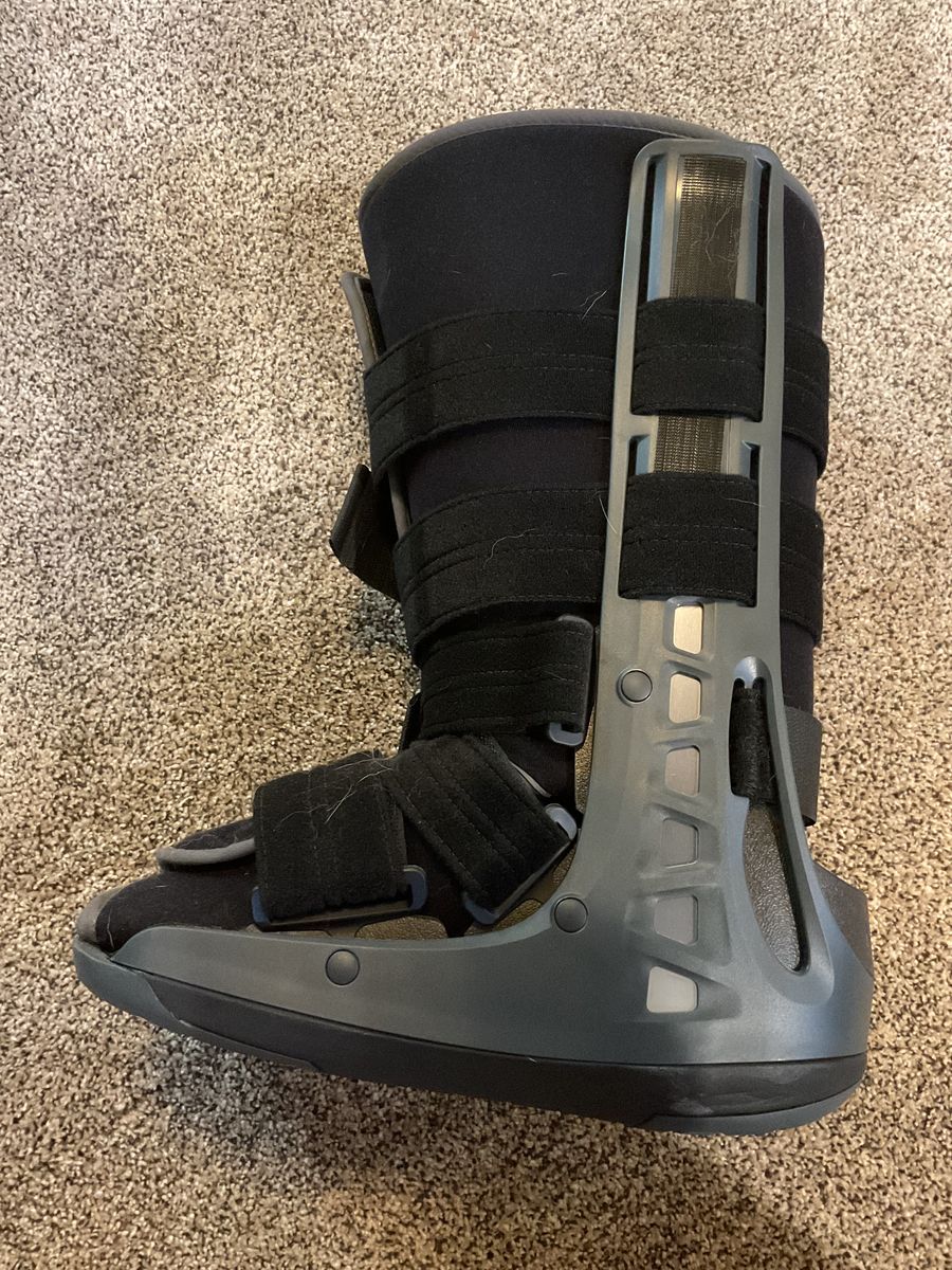 New MAXTRAX MEDICAL WALKING ANKLE BOOT size M