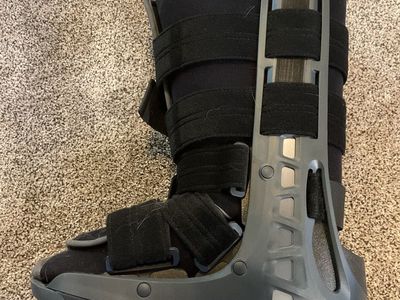 New MAXTRAX MEDICAL WALKING ANKLE BOOT size M