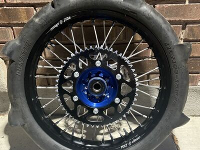 18” Warp 9 complete wheel **Like new**