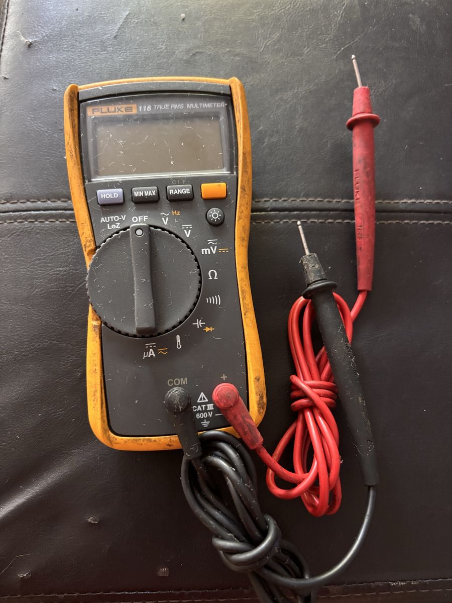Fluke 116 True RMS HVAC Multimeter with Temperature leads included