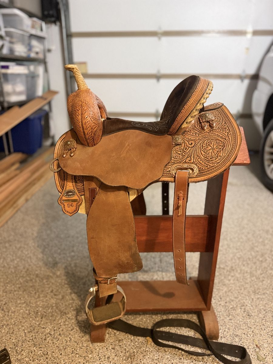 Circle Y Barrel Racing Saddle 15”