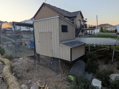 Spacious Backyard Chicken Coop with Integrated Run - Ideal for a Small Flock
