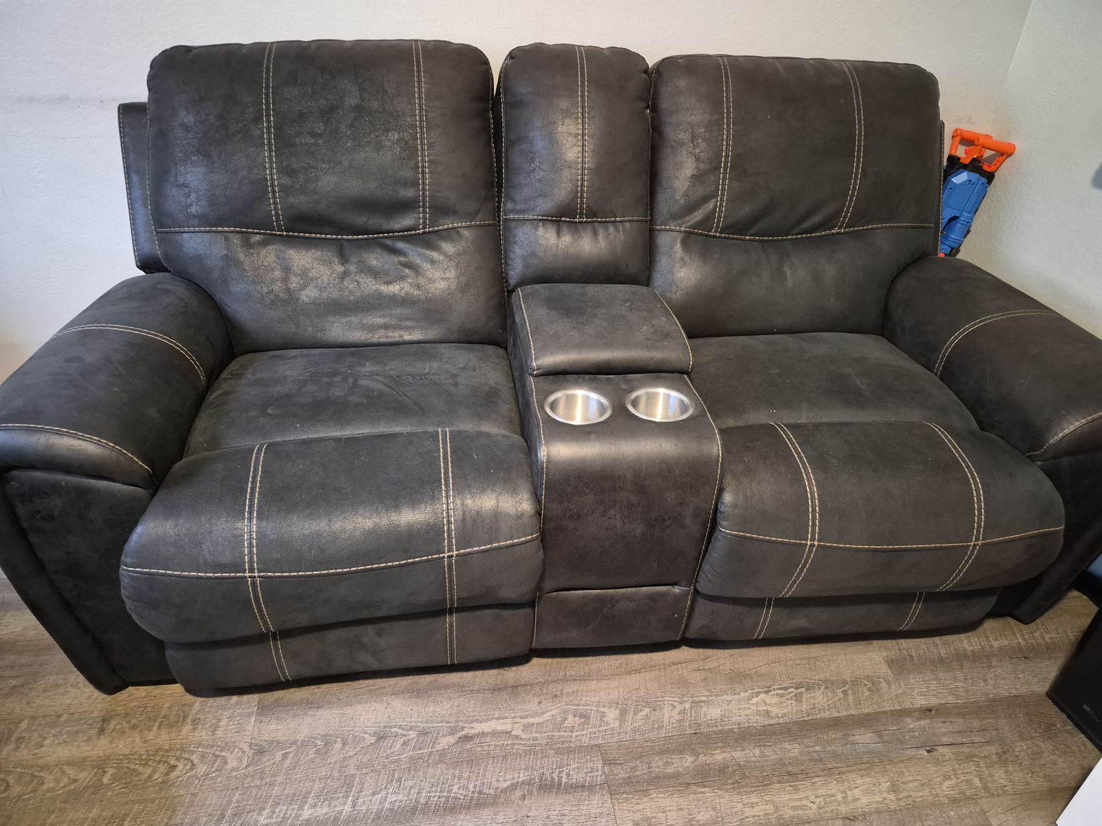 Couch set with recliners.
