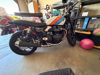 2025 Triumph Speed Twin 900 Motorcycle - Low Mileage (392 mi) - White/Blue/Orange Accent