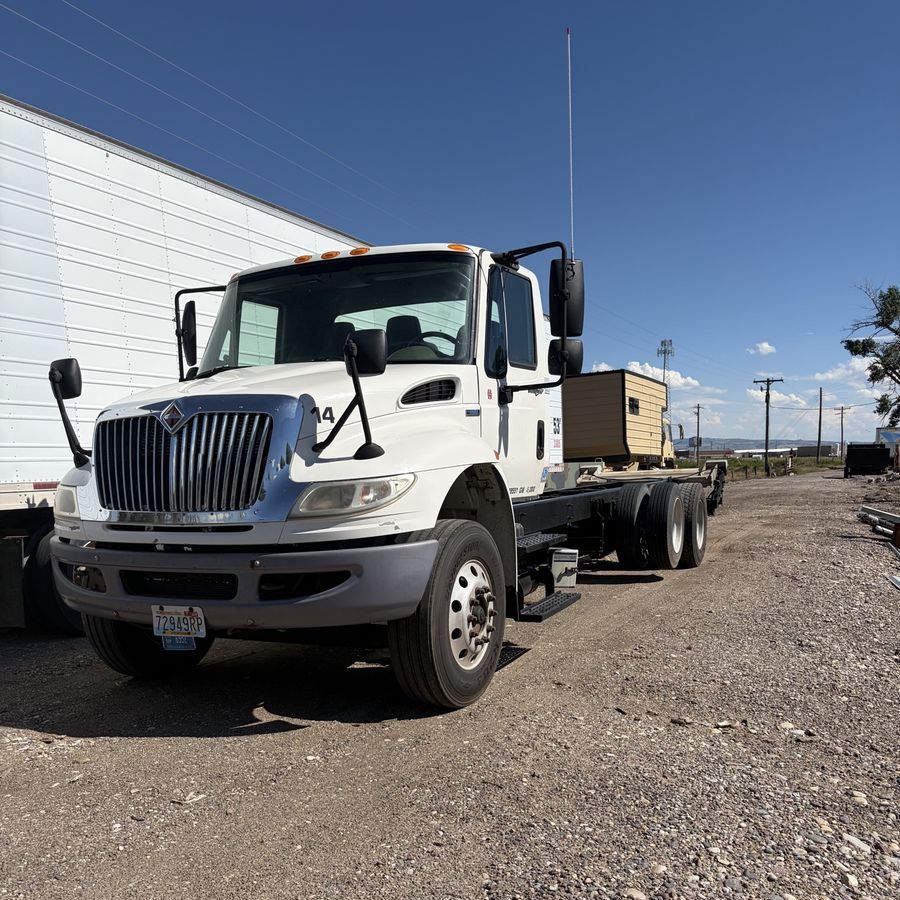 International 4000 Series Truck
