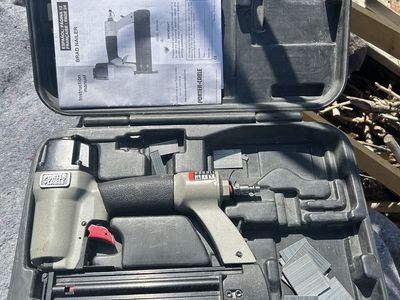 PORTER-CABLE BN200A Brad Nailer Kit with Case & Nails - Used, Good Condition