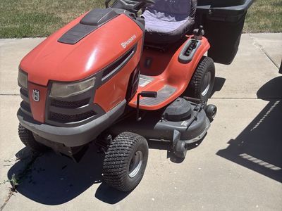 Husqvarna Riding Lawn Mower w/Bags