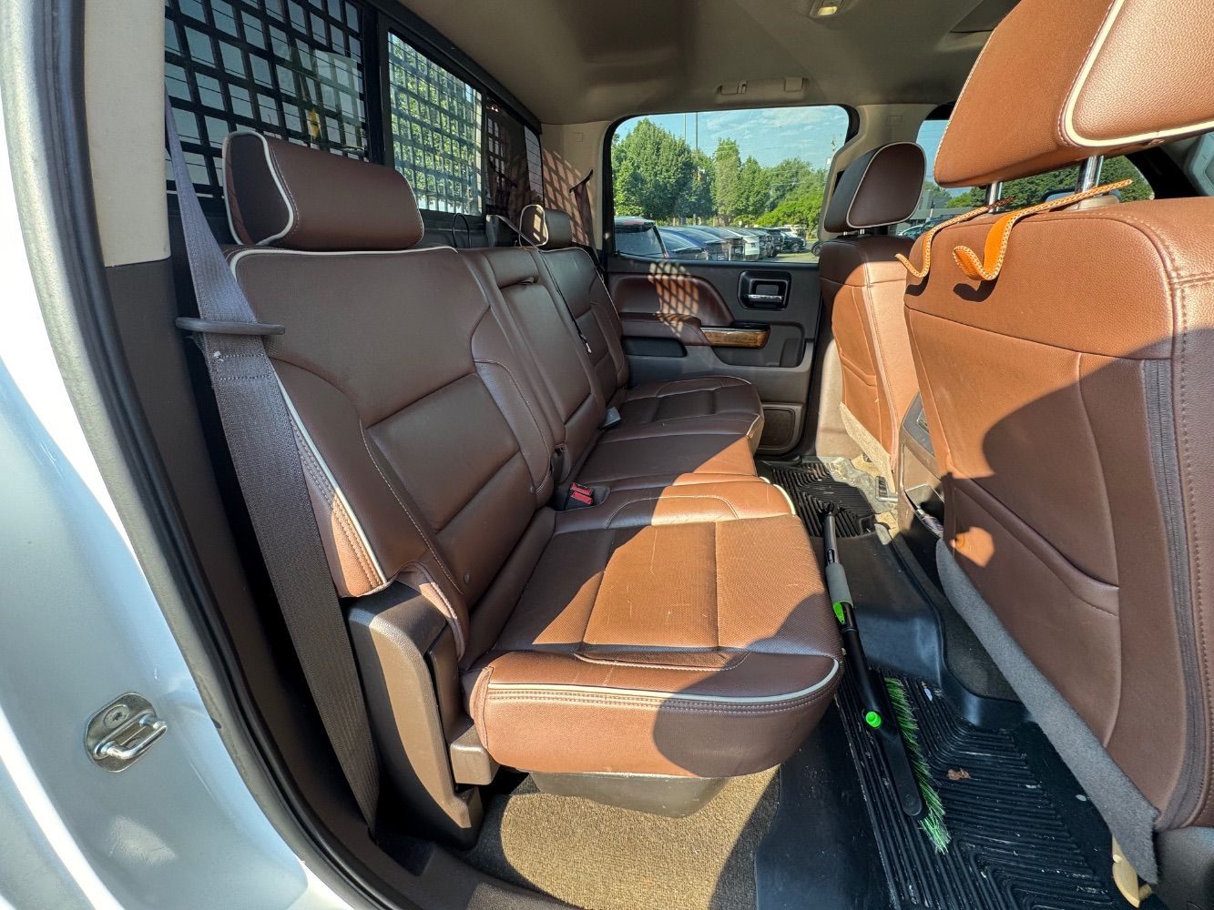 Main image 18