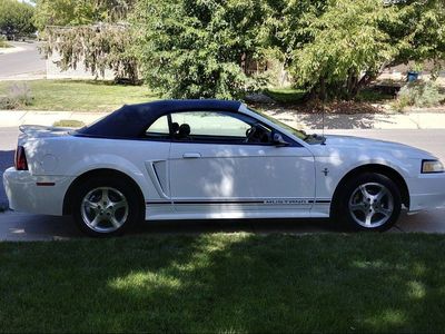 2000 Ford Mustang Base