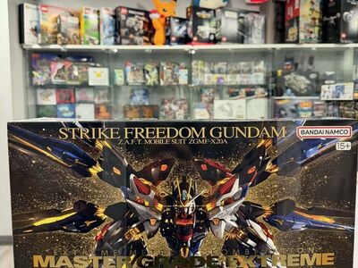 Gundam Model Kit: MGEX 1/100 - Gundam SEED Destiny - Strike Freedom Gundam