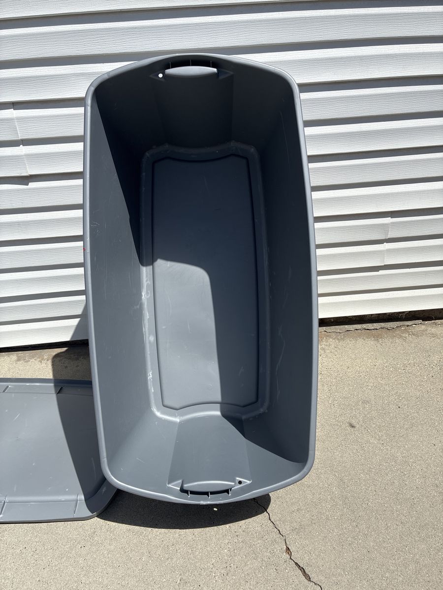 Storage container