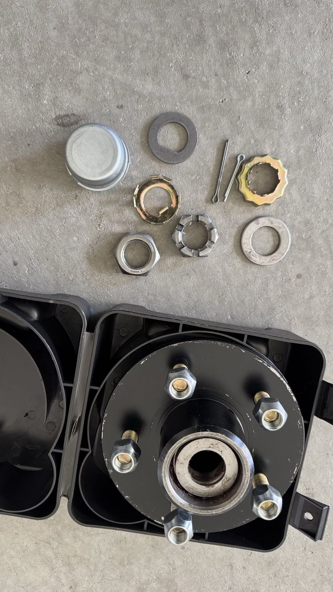 2 New Trailer Hub Kit with Bearings, Lugs, and Dust Cap